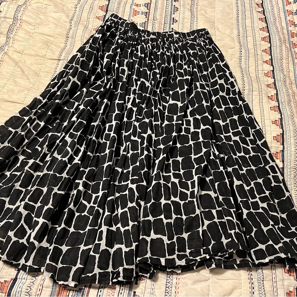 Elegant Black and White Midi Skirt by Sara Studio size XL